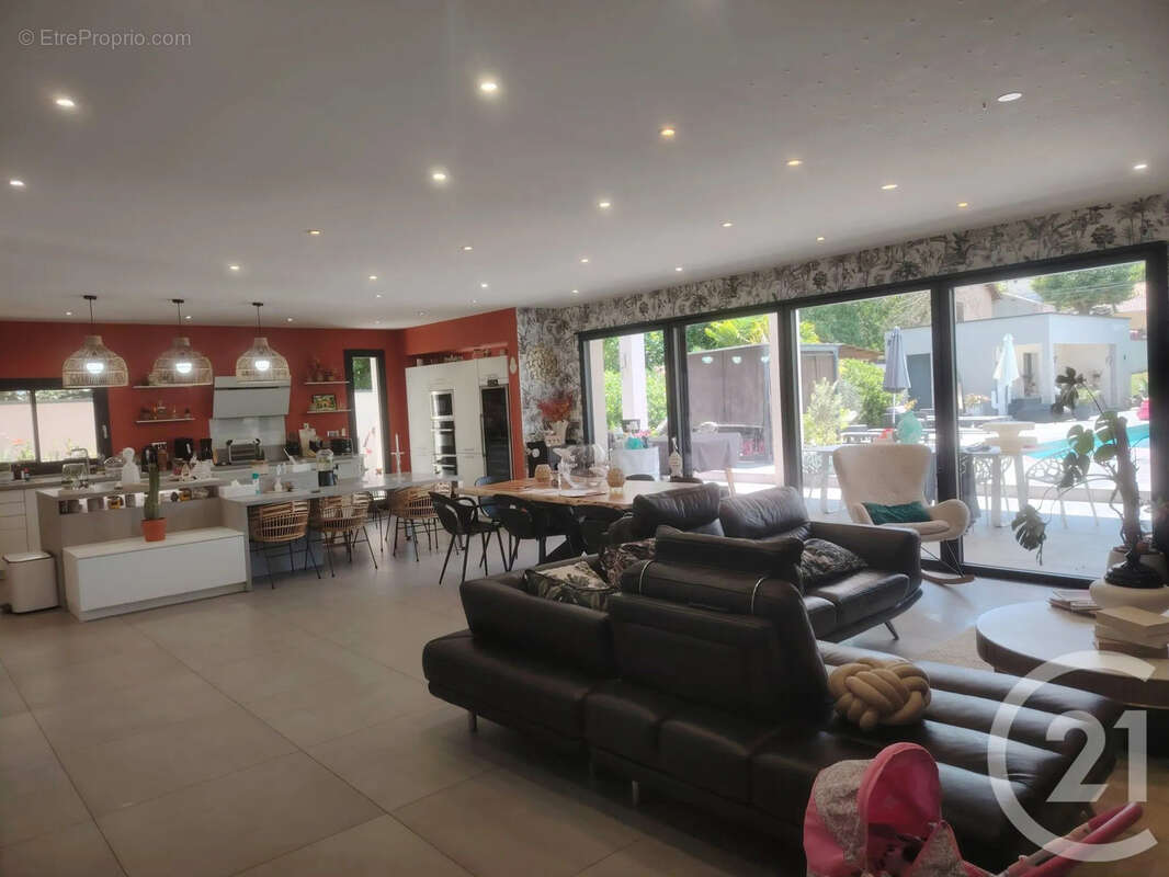 Maison 288 m² à Heyrieux  - photo 6
