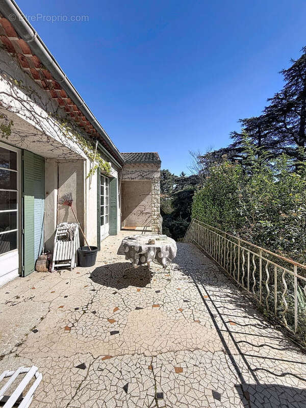 Havre de paix proche avignon - maison à fort potentiel avec dépendance - photo 6