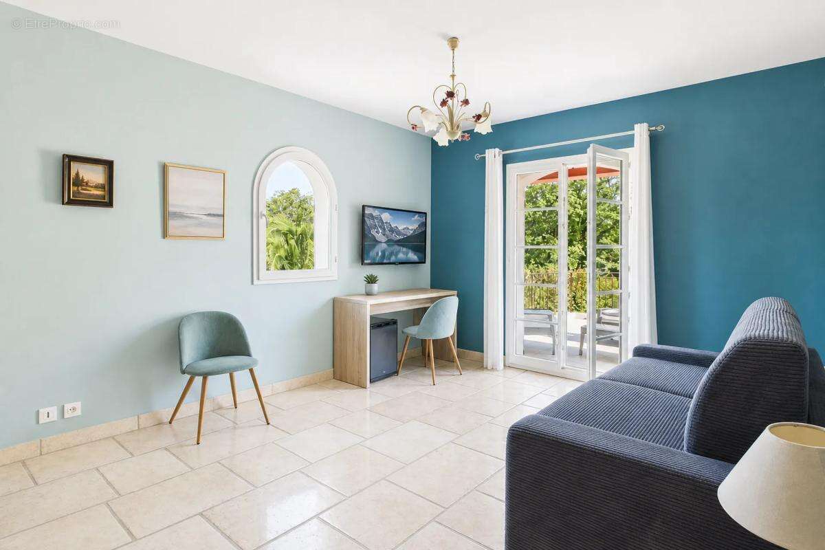 Villa familiale de 250 m² avec piscine, terrain plat - photo 8