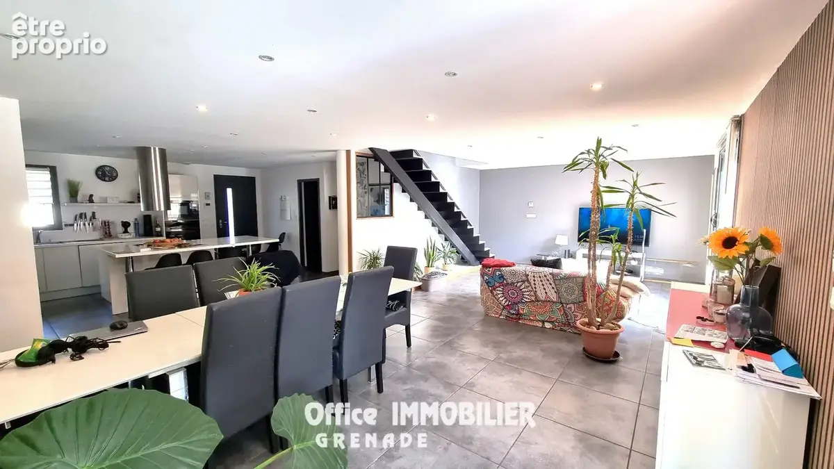Maison 7 pièces 224 m² à vendre à Fronton (31620) - photo 2