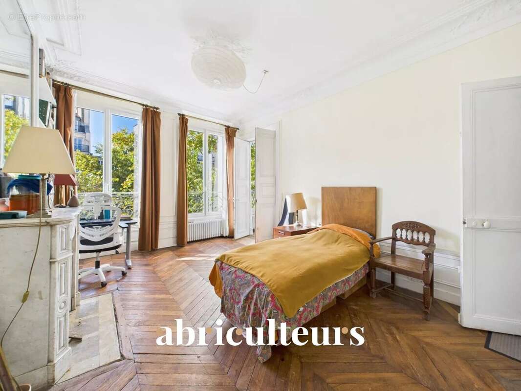 Appartement à PARIS-10E