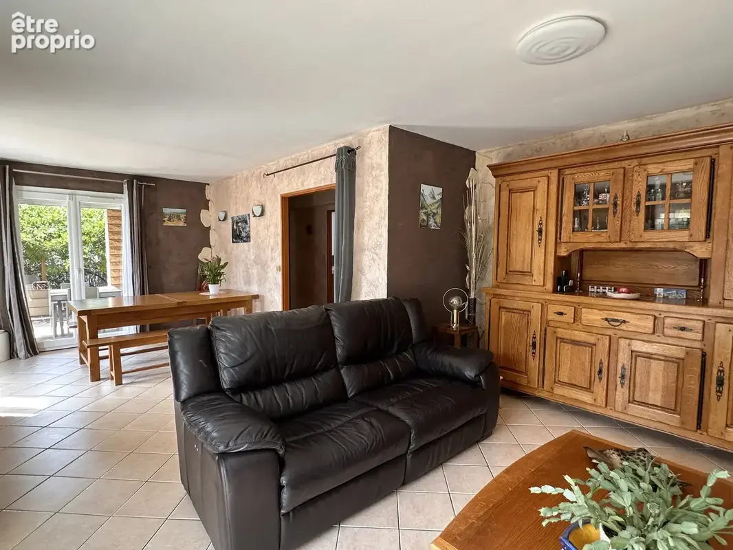 Belle maison familiale de 6 pieces de 148 m2 + annexes sur un terrain de 921 m2 - photo 5