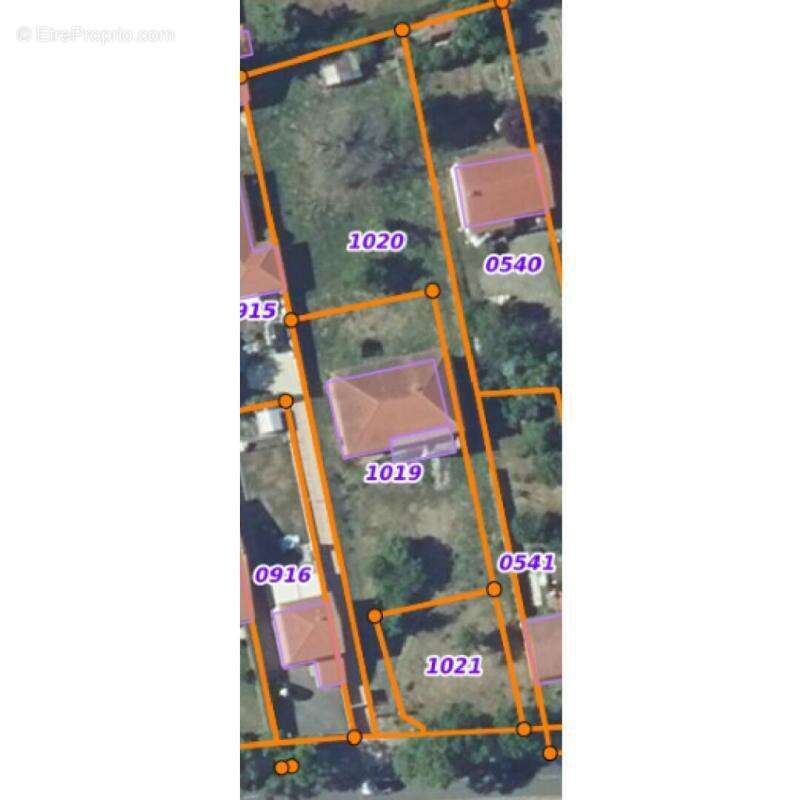 Terrain Riom 1054 m2 - photo 4