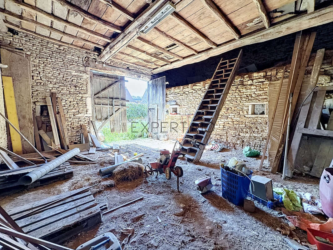 Maison à OZENAY