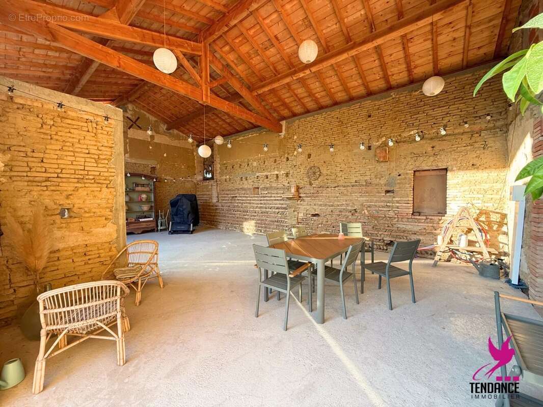 Maison à MONTAIGUT-SUR-SAVE