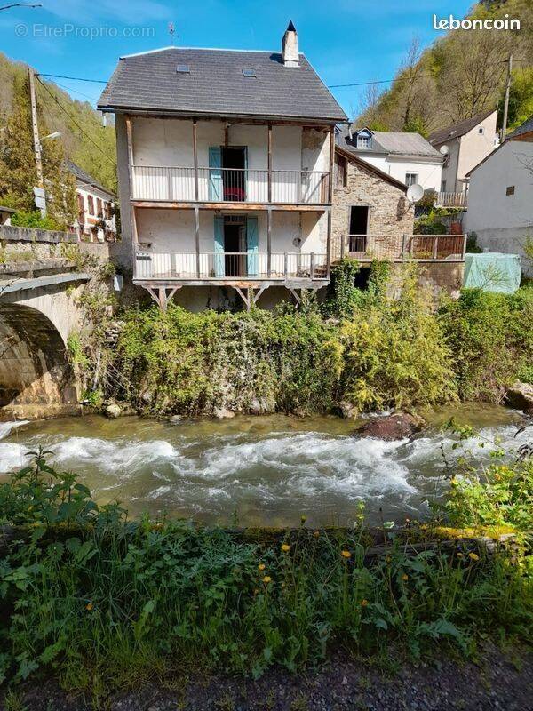 Maison à USTOU