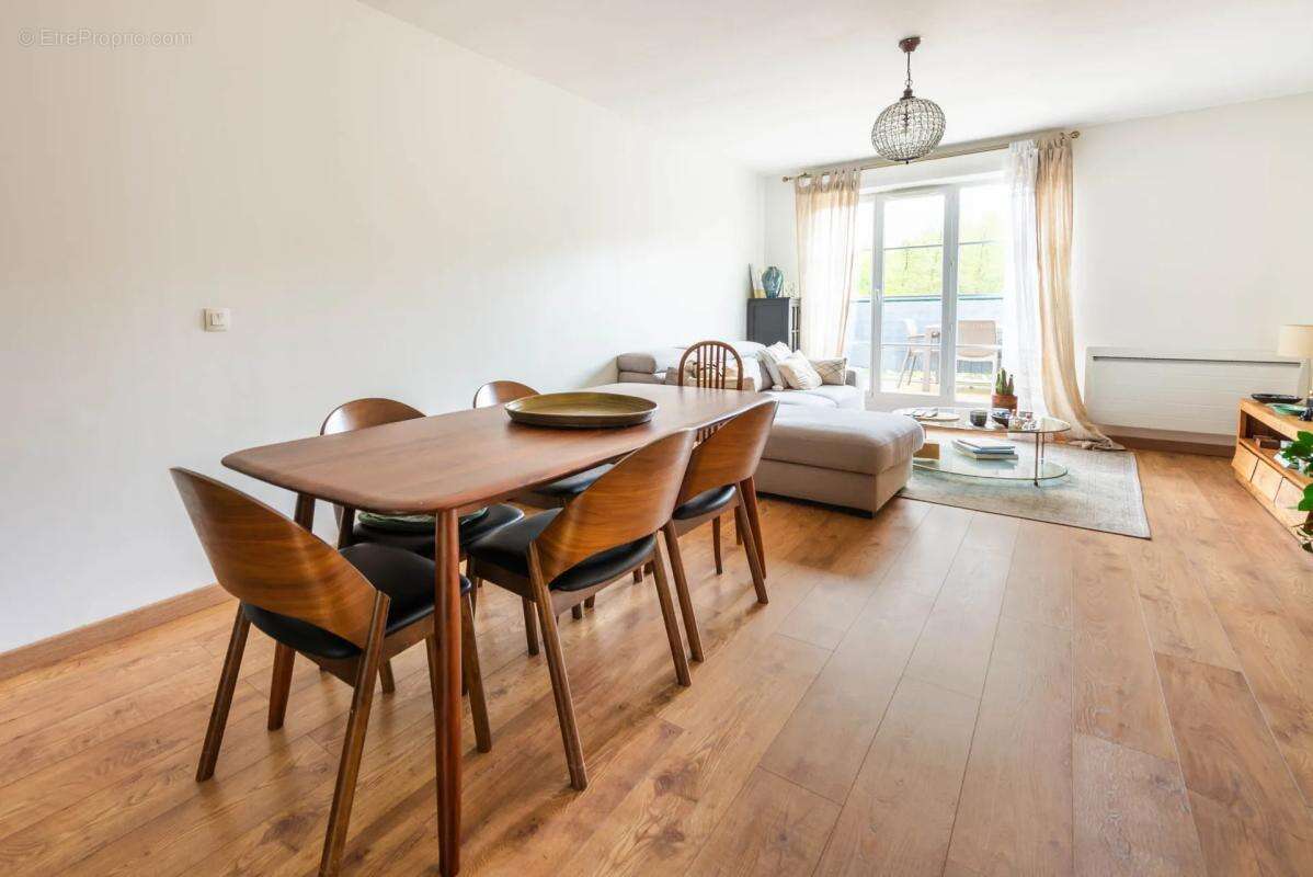 Appartement à FONTENAY-LE-FLEURY