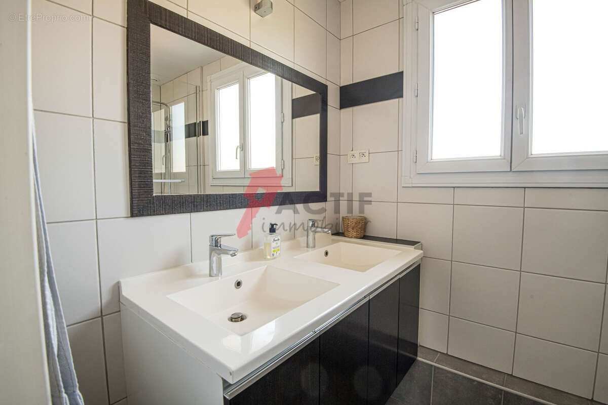 Maison à COURCOURONNES