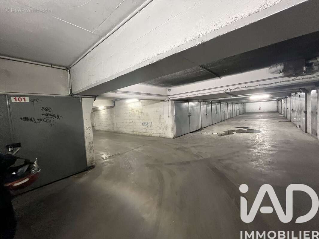 Photo 2 - Parking à PARIS-18E