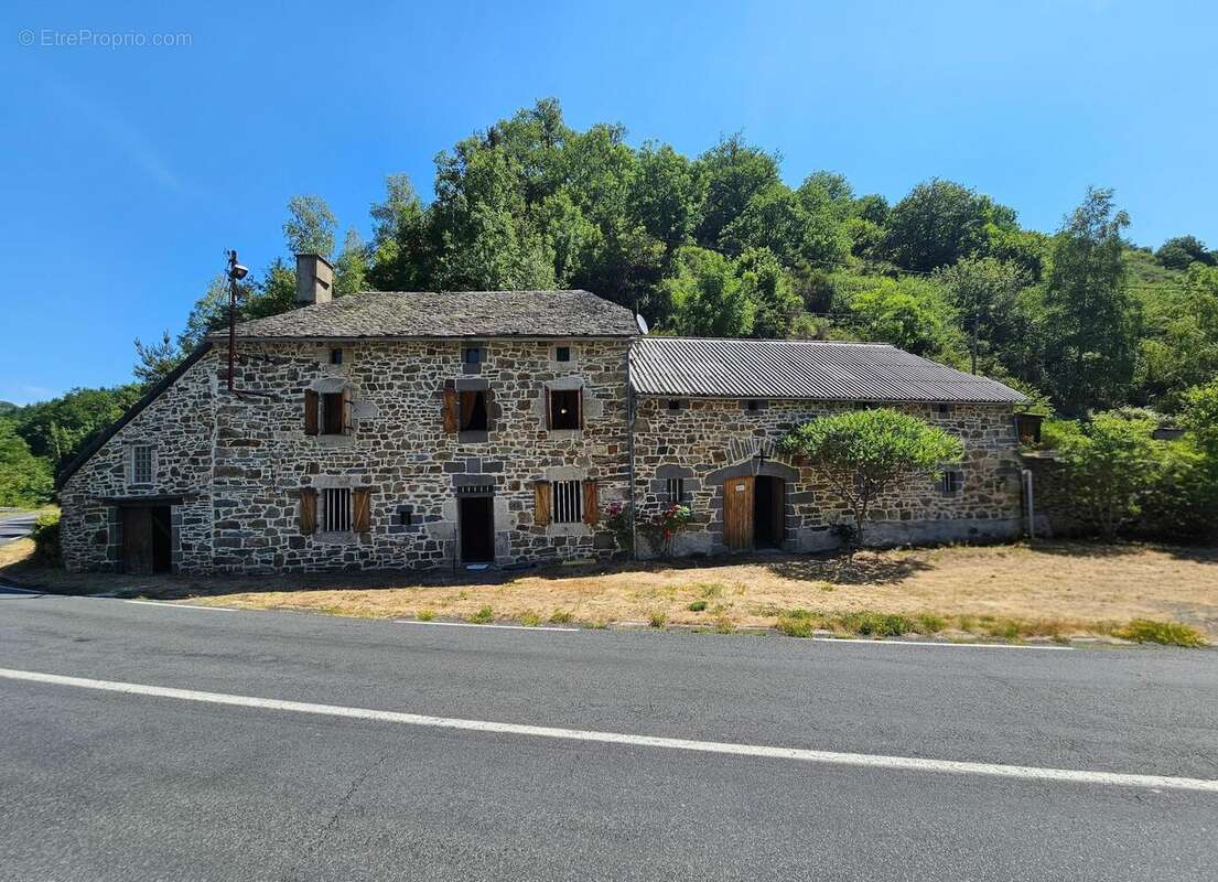 Maison 90 m² à Chaudes-Aigues  - photo 2