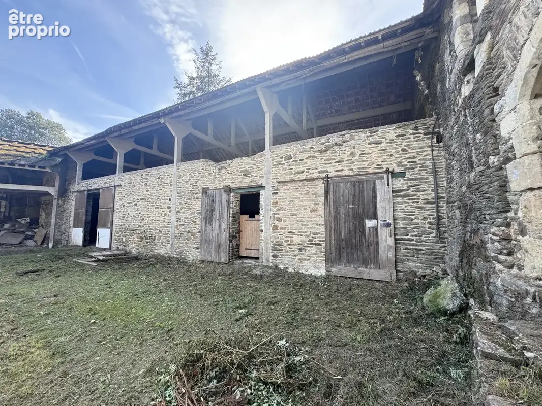 Jolie maison en pierres avec jardin et dependances a renover - photo 4