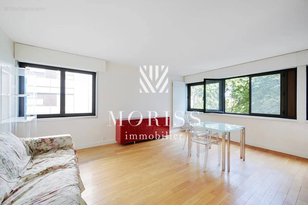 Appartement à PARIS-8E