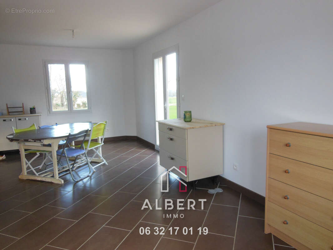 Maison à AMBILLOU-CHATEAU