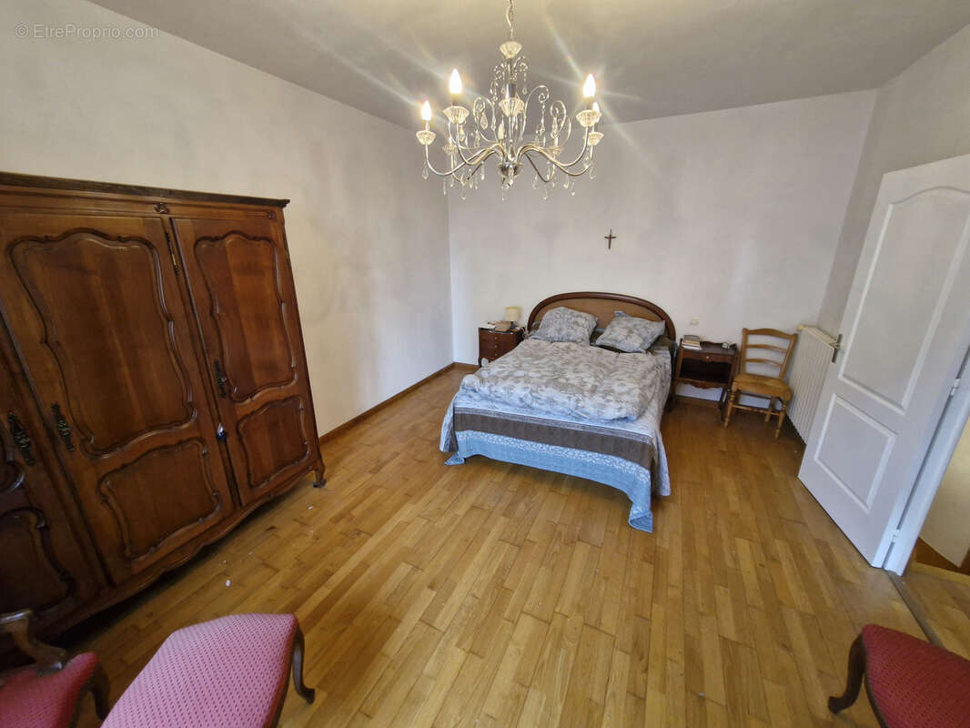 Maison familiale avec terrain constructible et divisible - photo 8