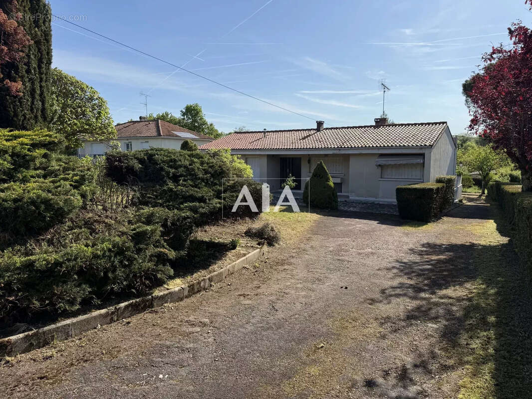 Maison à CHAMPNIERS