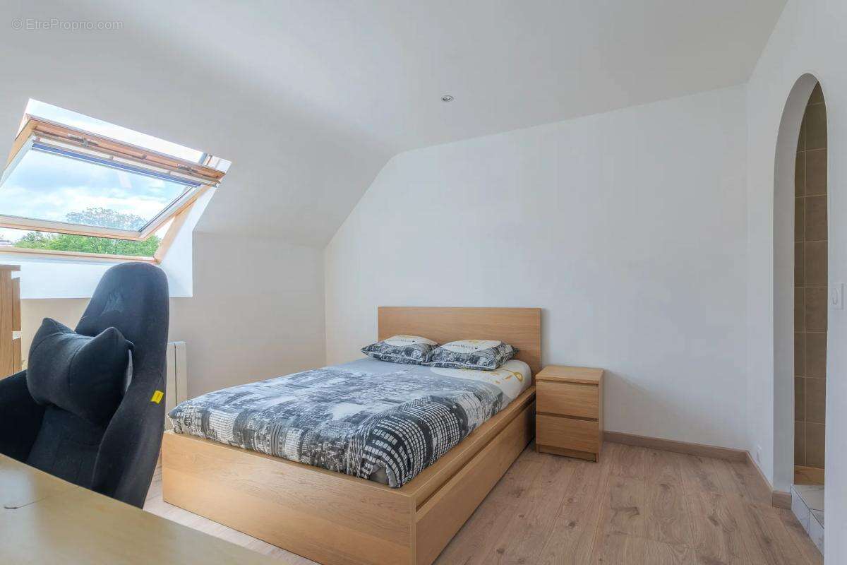 Maison de 9 pièces de 236 m² à Ozoir-la-Ferrière - photo 9