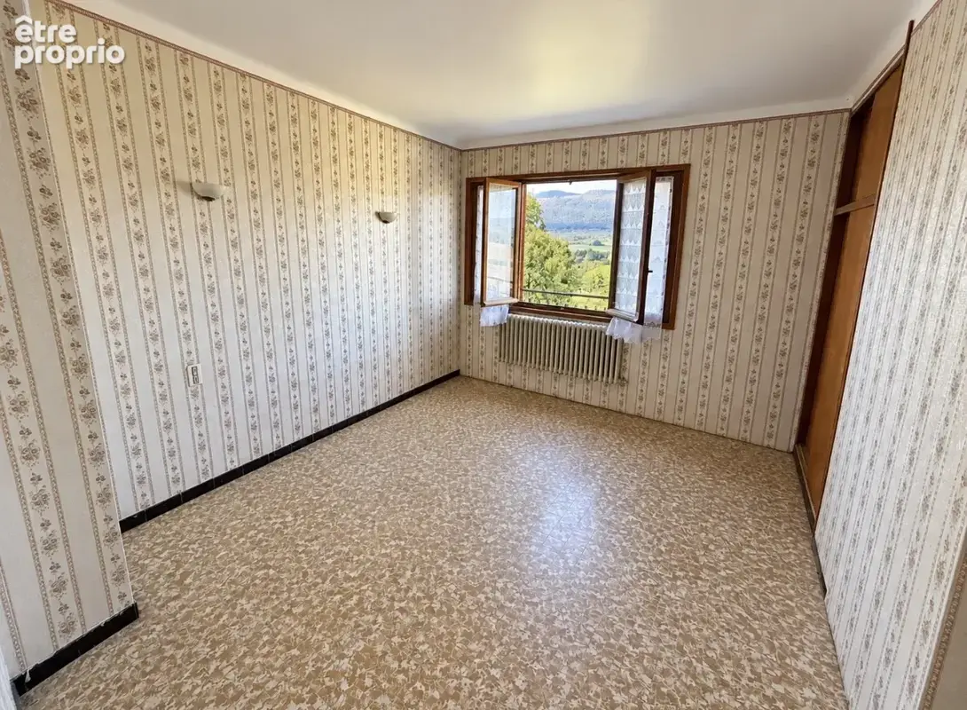 Maison familiale à rénover - 10 Pièces - 1 900 m2 de terrain - photo 7