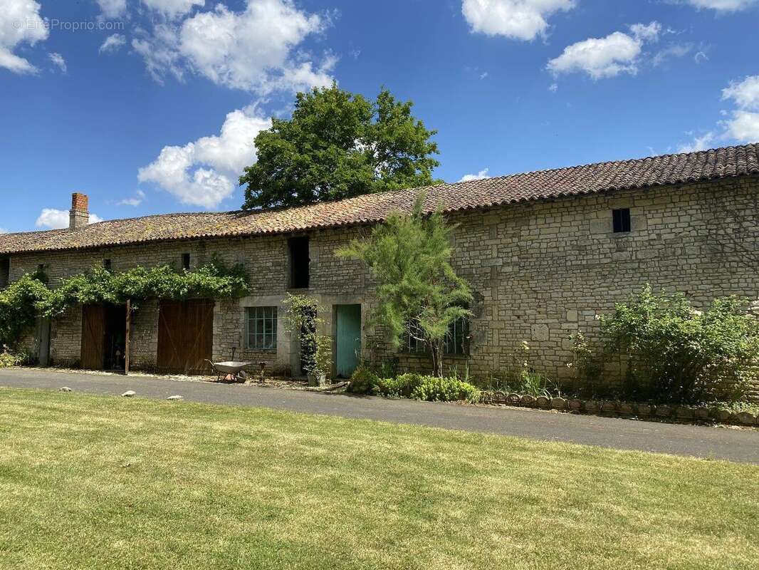 Maison à CHEF-BOUTONNE