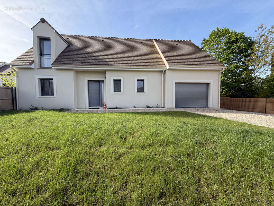 Maison à HOUDAN
