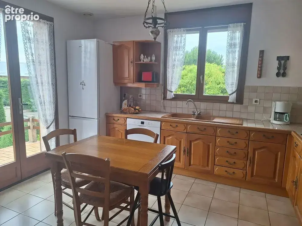 Maison 170 m² à Sainte-Foy-Les-Lyon  - photo 9