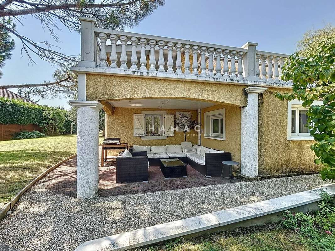 Maison à LA TOUR-DE-SALVAGNY