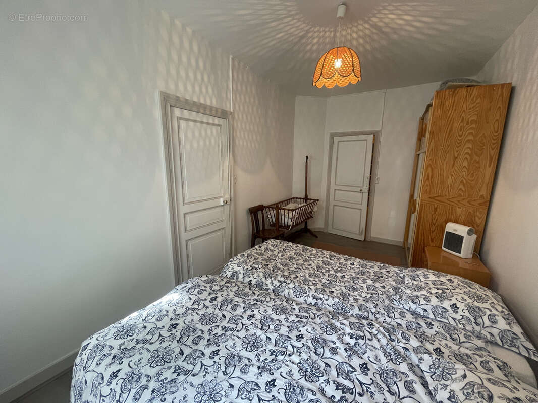 Appartement à ROCHEFORT-MONTAGNE