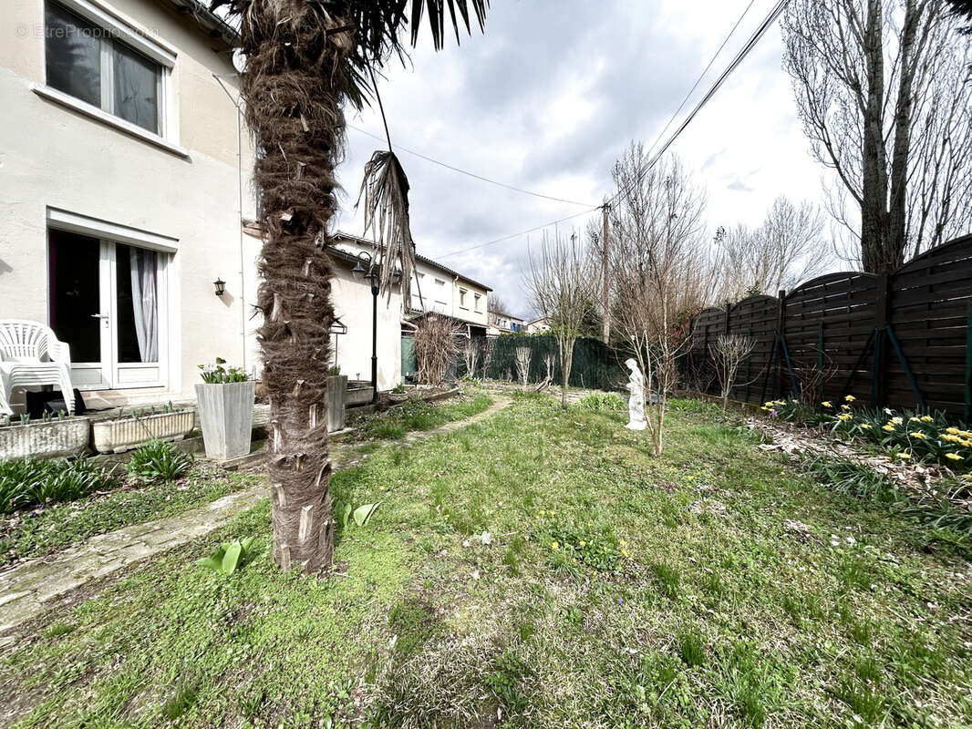 Maison à AVEZE