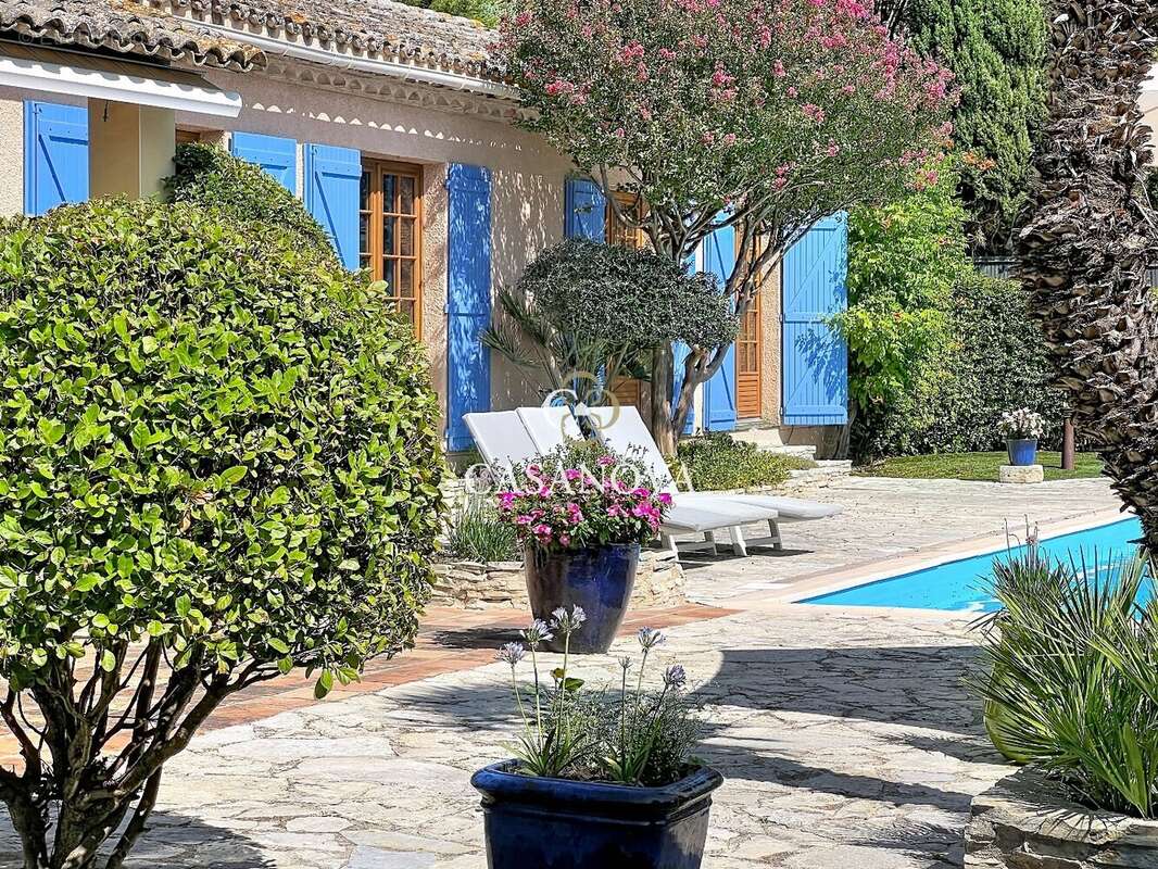 Maison de caractère de 255 m² avec piscine et 7 chambres à 20 minutes de Pézenas - photo 14