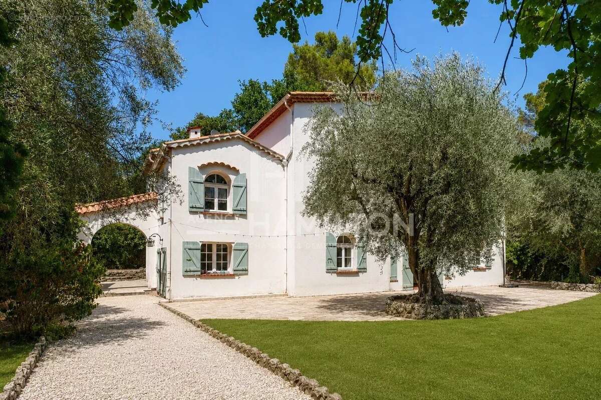 Mas Provençal d’Exception – Piscine 15 x 7 m – Parc Plat de 2 181 m² – Dépendances – Grasse - photo 3