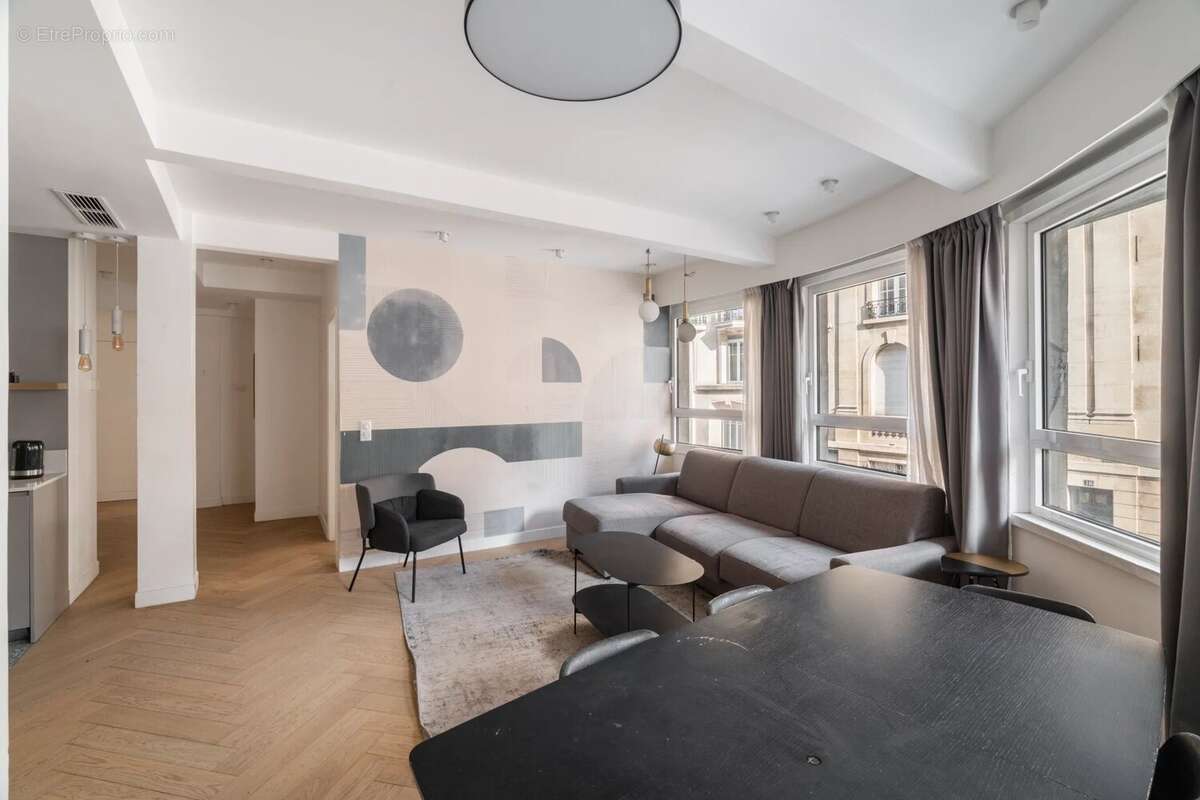 Appartement à PARIS-16E