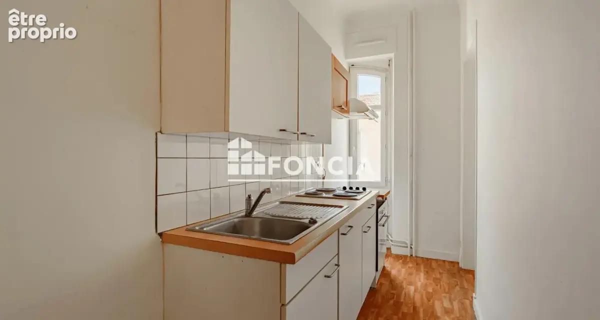 CENTRE-VILLE BIARRITZ Bel appartement avec balcon et vue dominante sur la place Clemenceau, grande entrée,  séjour, cuisine sépa - photo 3