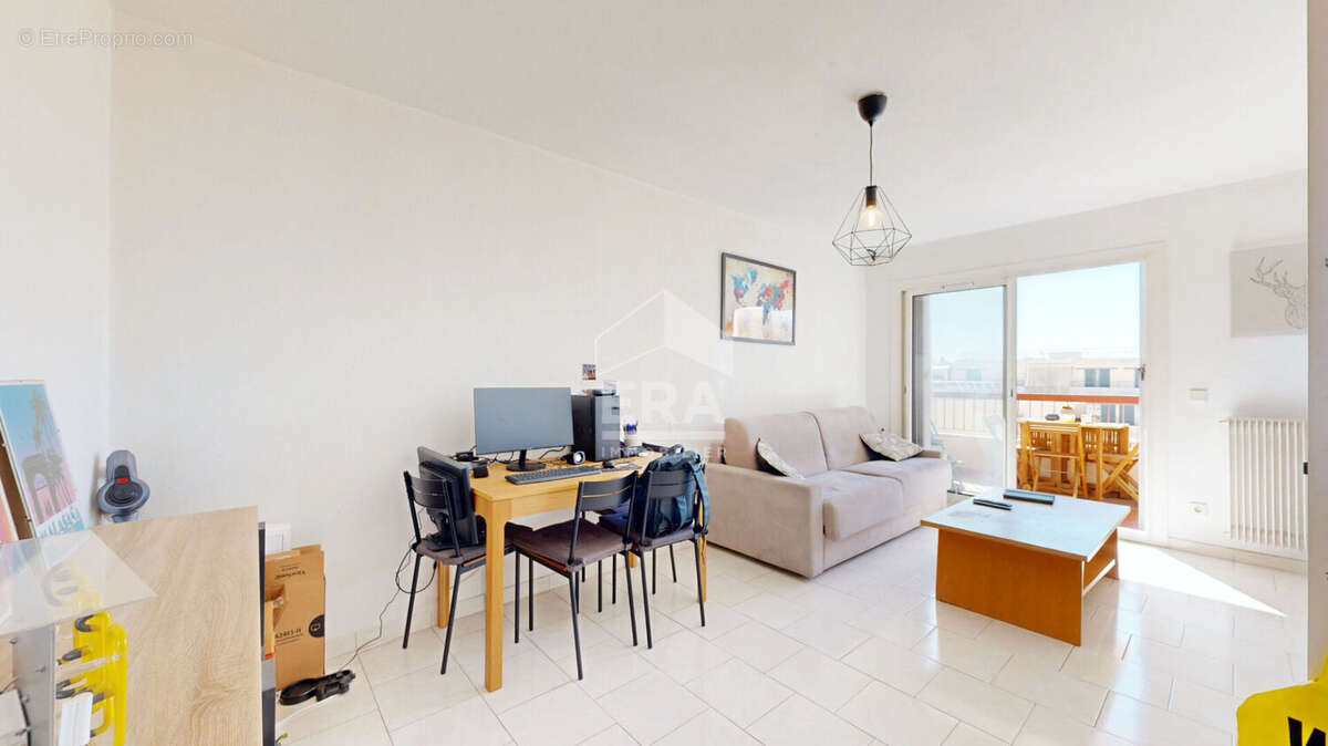Appartement à SAINT-LAURENT-DU-VAR