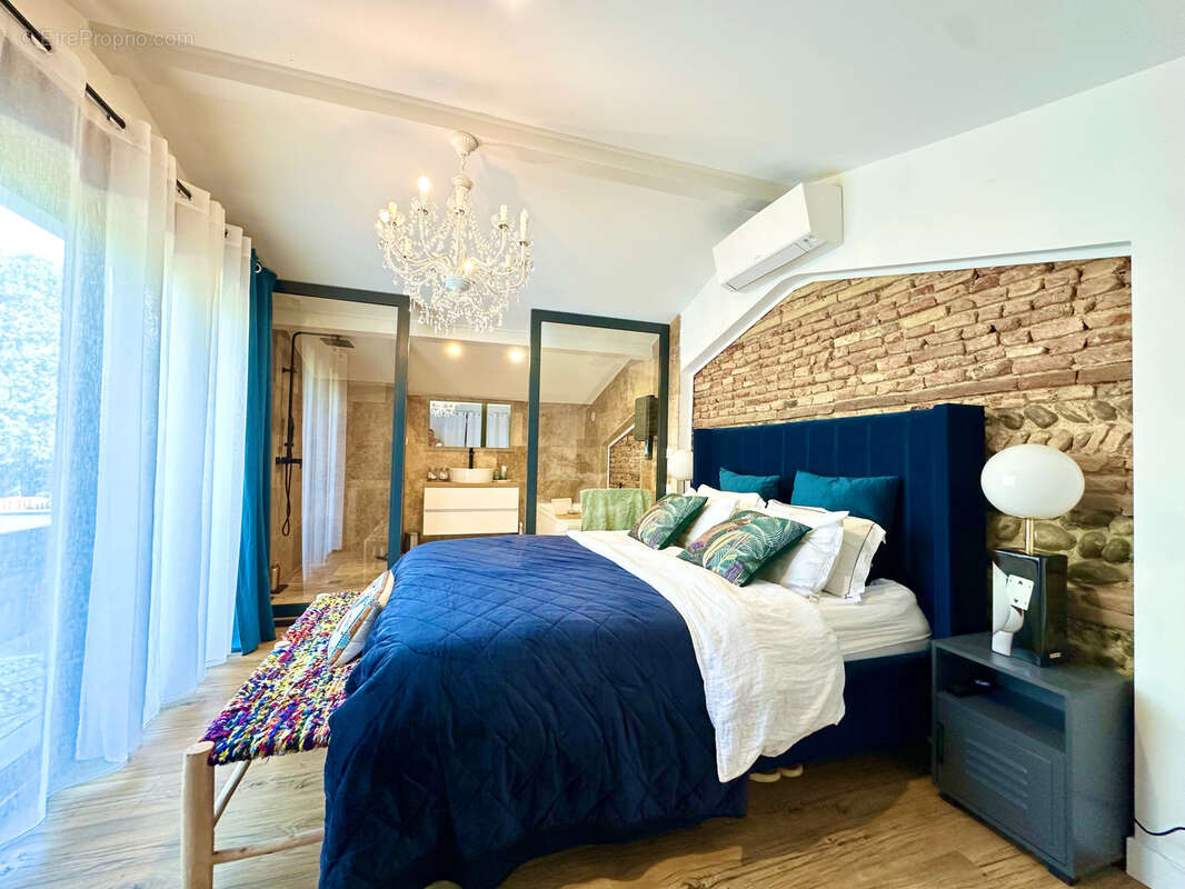 Maison à MONTAIGUT-SUR-SAVE