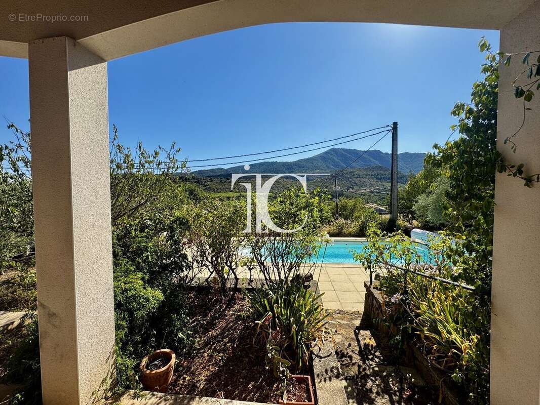Villa centre ville les vans 125m² 4chambres 979 m² de terrain avec piscine - photo 3