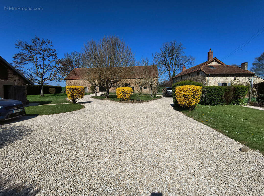 Maison à BOUSSAC