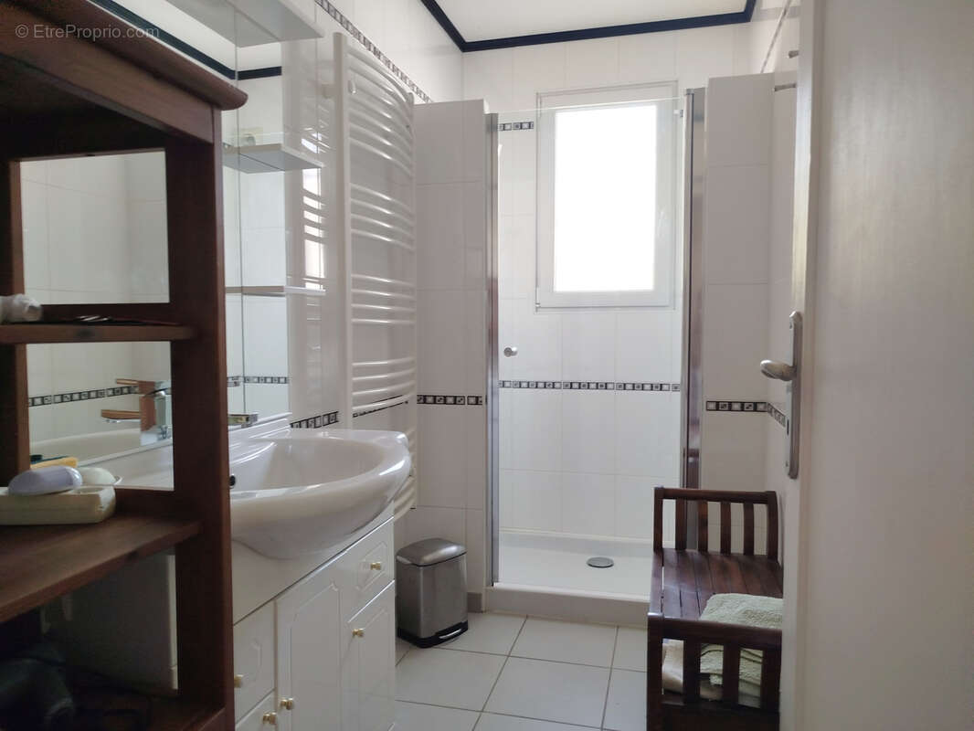 Belle maison familiale de 159 m2 avec piscine sur une parcelle arborée de 2 363 m2 - photo 11