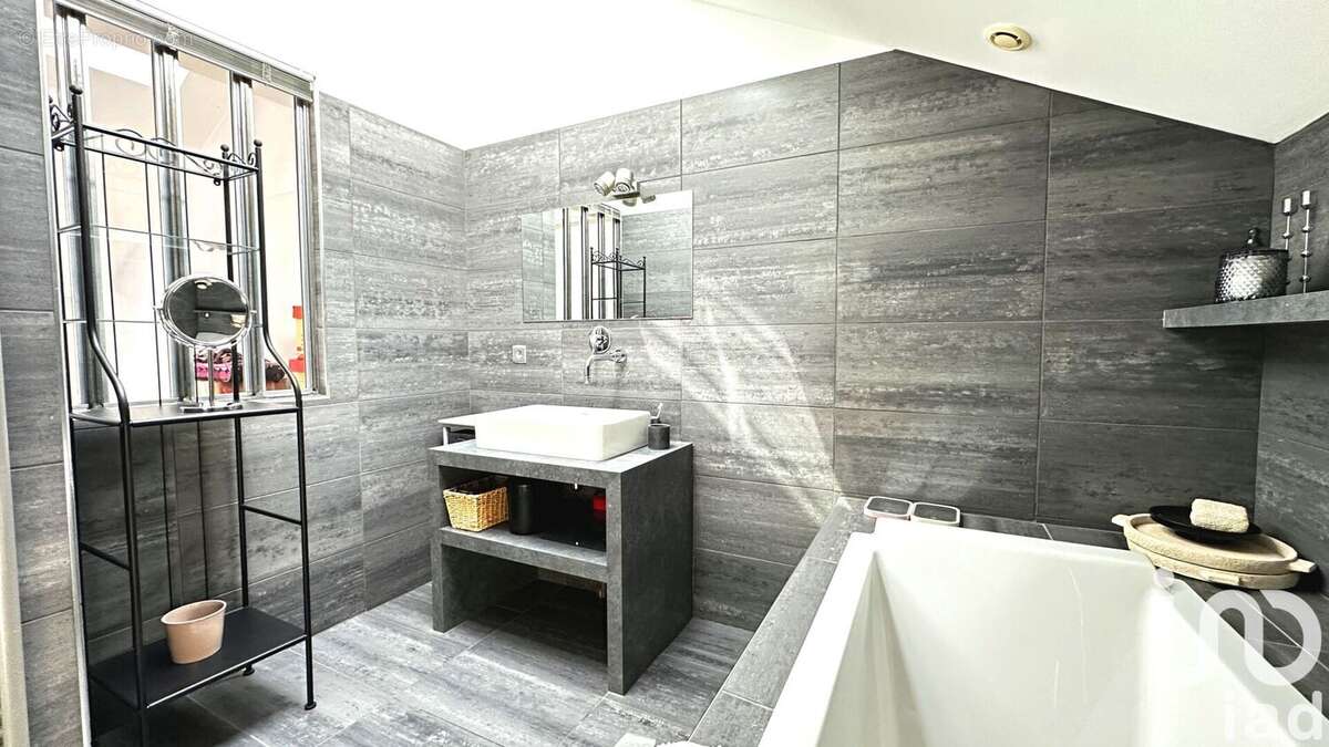 Photo 8 - Commerce à LORETTE