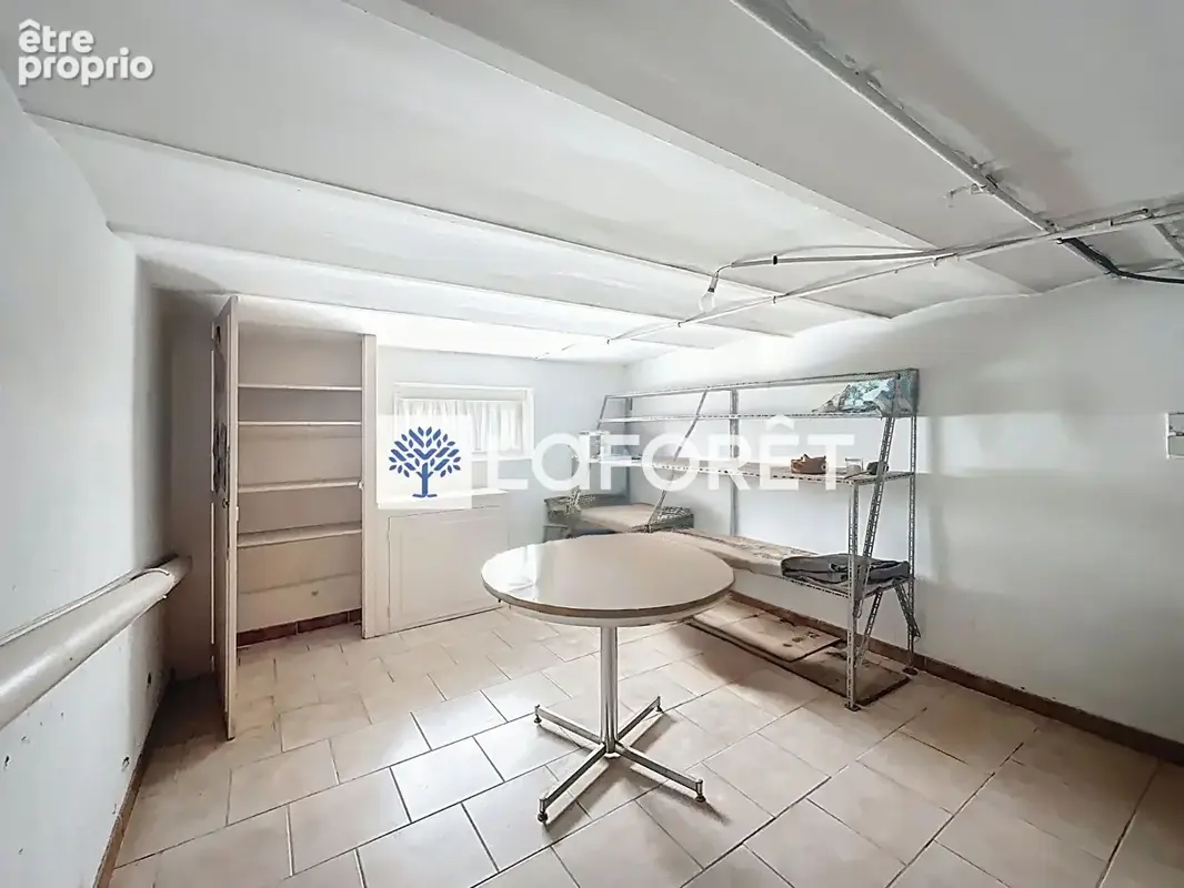 Maison sur 3 niveaux avec un sous sol  - Fort potentiel - Centre Saint-Nom - photo 16