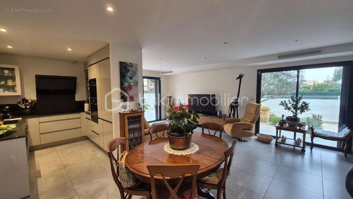 A vendre villa recente trois faces de 108m² sur terrain de 300m² en impasse a saint cyprien plage - proche du port - trois chamb - photo 7