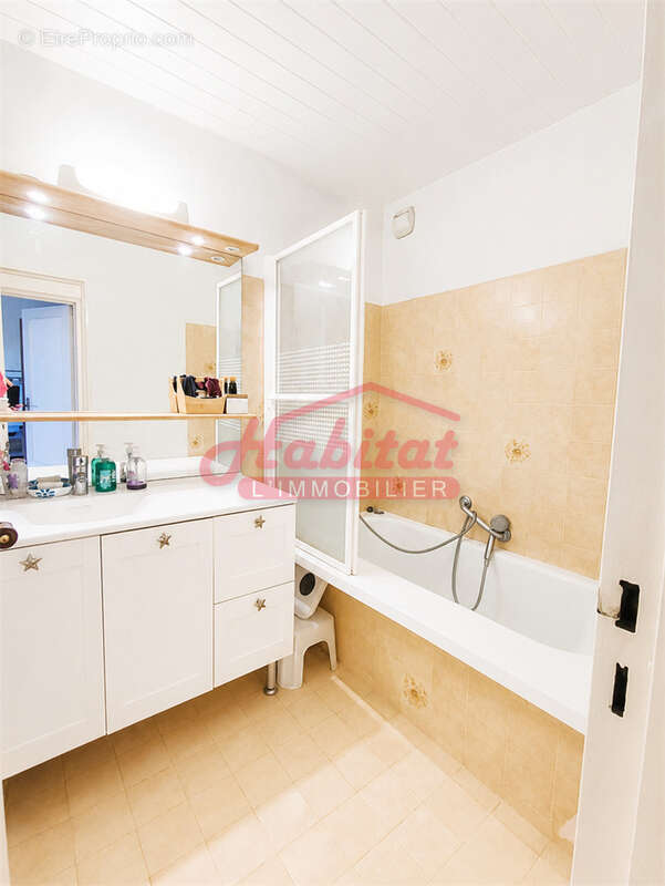 CHELLES - Appartement T4 avec 2 Chambres- Cave - Parkings - photo 9