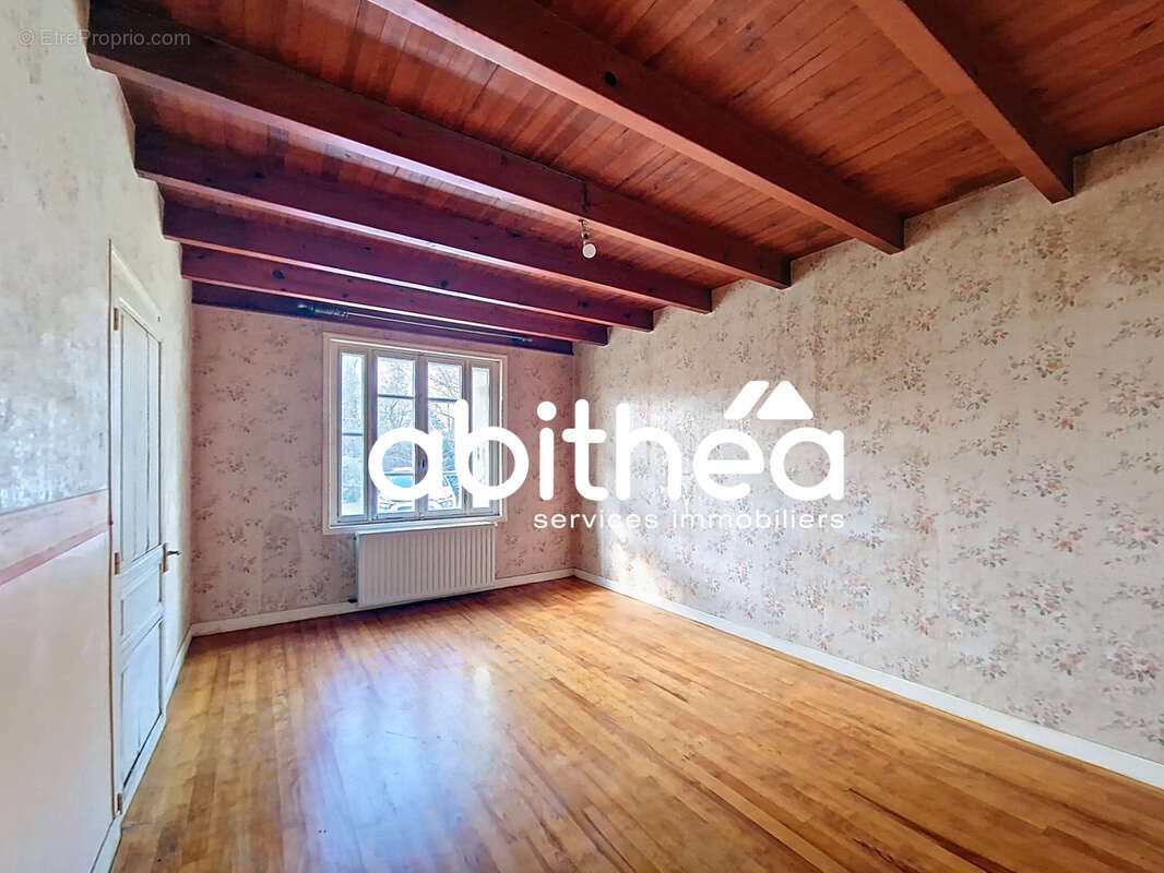 Maison à SAINT-SIMON-DE-PELLOUAILLE