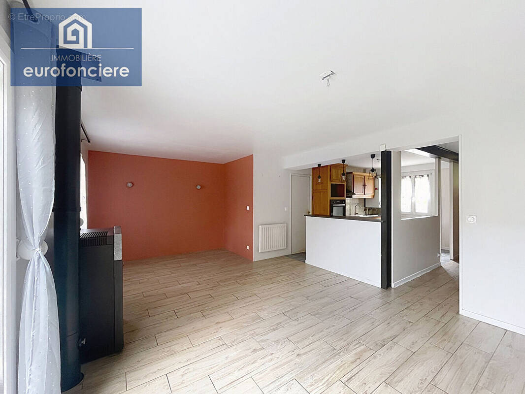 Maison à SAINT-JULIEN-LES-VILLAS