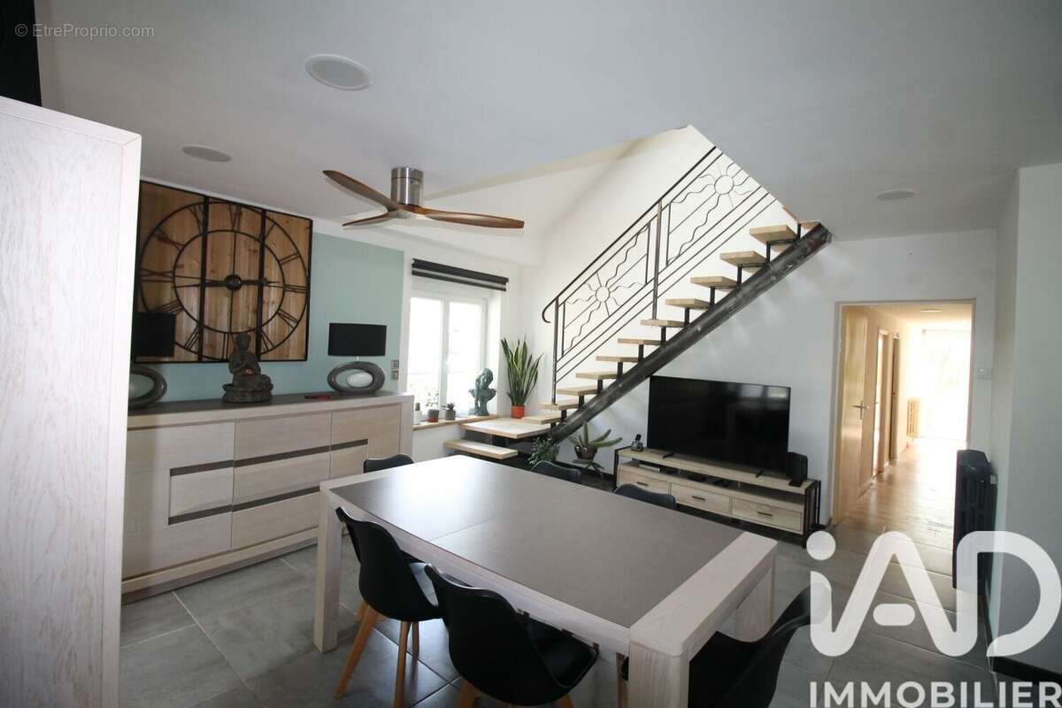 Maison 100 m² à Villefranche-De-Panat  - photo 5
