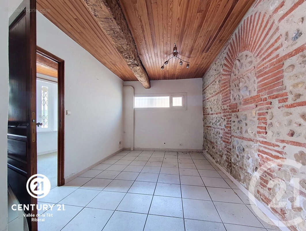 Maison 85 m² à Saint-Esteve  - photo 10