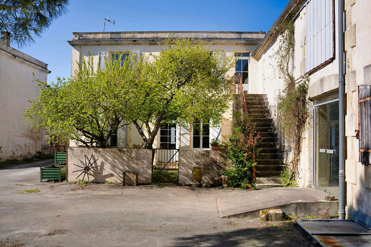 Appartement à SAINT-JEAN-D'ANGELY