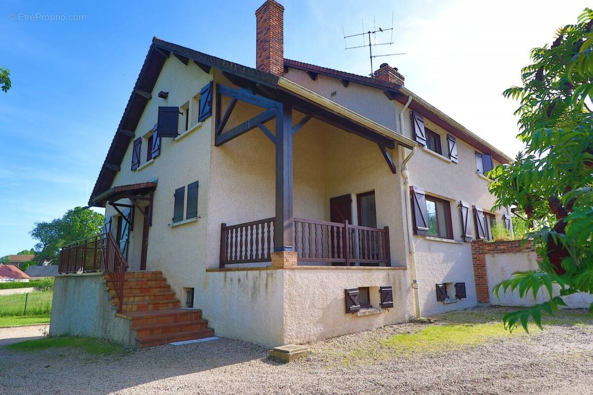 Maison à POUILLY-SUR-SAONE