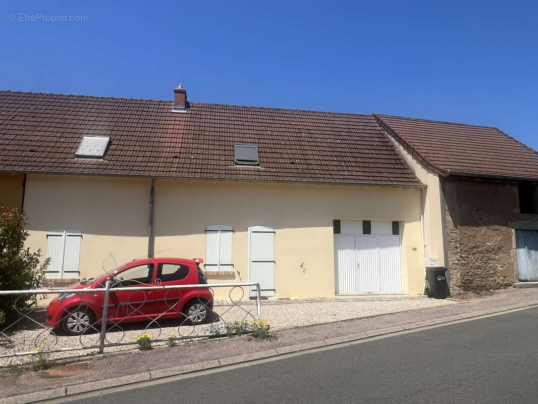 Maison à VENDENESSE-LES-CHAROLLES