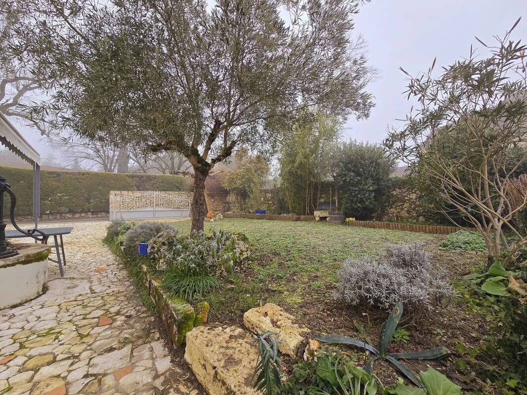 Belle maison de village en pierre avec propriété indépendante d'une chambre - photo 2
