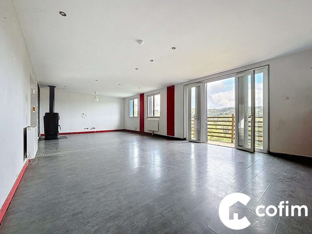 Maison à POUEYFERRE