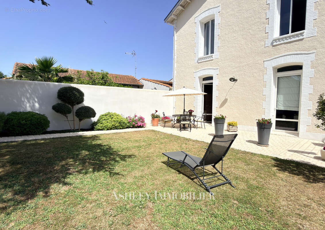 À vendre - rare maison charme 1930 - spa - jardin - 5 chambres - nieul-sur-mer - photo 12